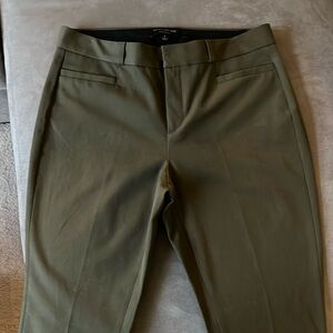Banana Republic Sloan Curvy Fit dress pant size 6 like new excellent condition